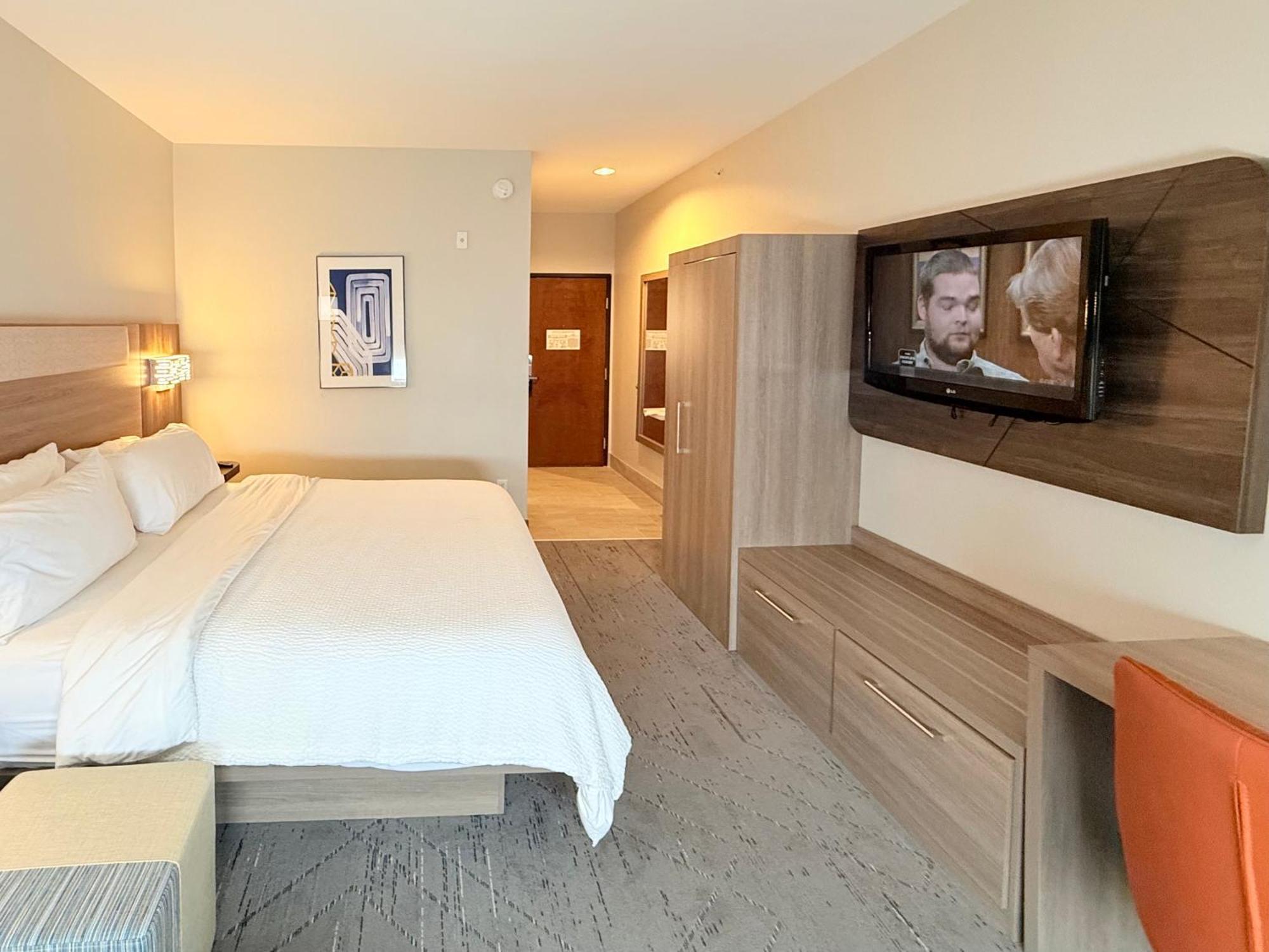 Holiday Inn Express Kenedy By Ihg Exterior foto